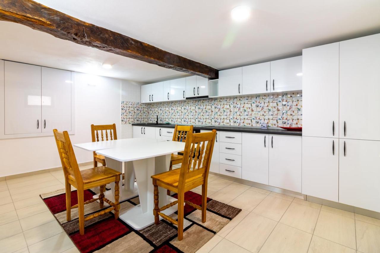 Pensiunea D & Ylan Hotel Novaci-Straini Ngoại thất bức ảnh