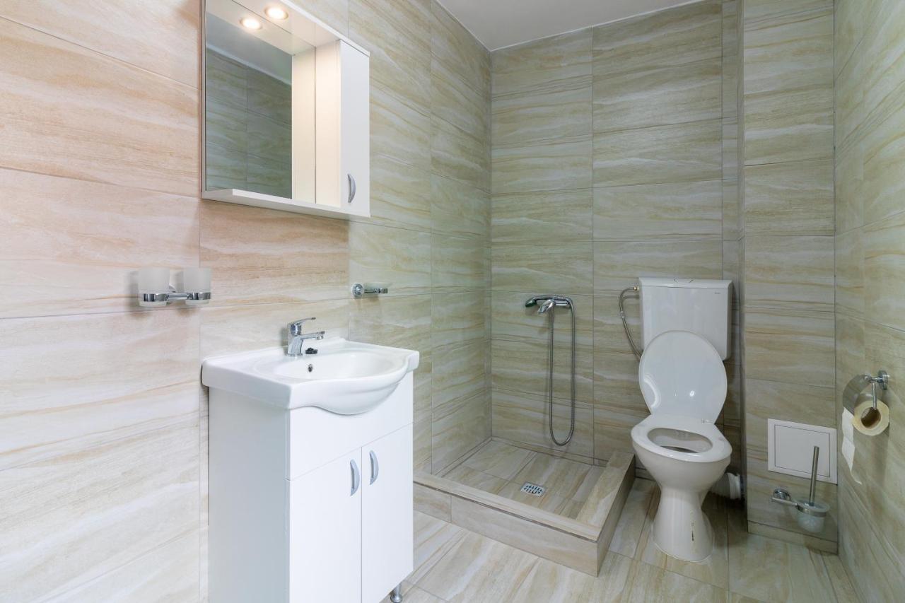 Pensiunea D & Ylan Hotel Novaci-Straini Ngoại thất bức ảnh
