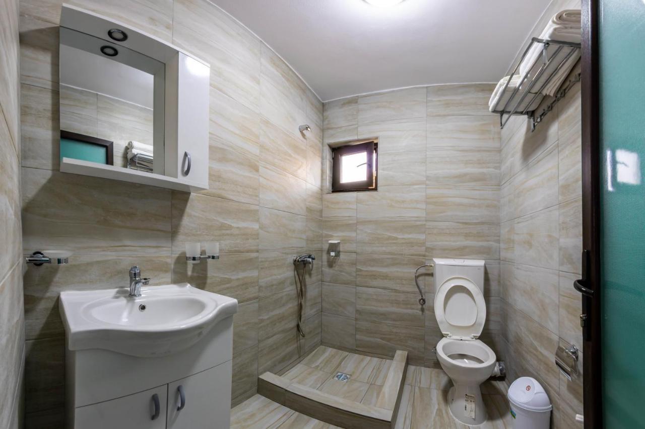 Pensiunea D & Ylan Hotel Novaci-Straini Ngoại thất bức ảnh