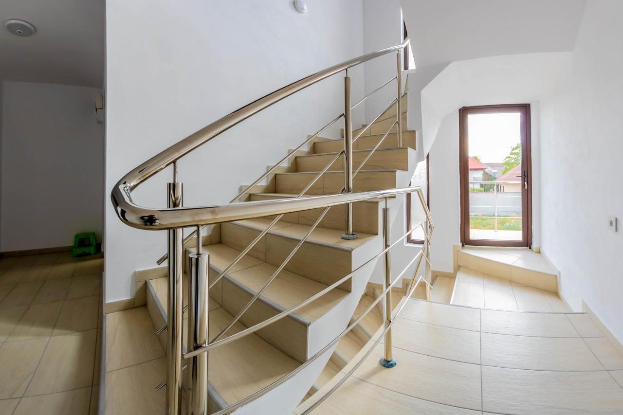 Pensiunea D & Ylan Hotel Novaci-Straini Ngoại thất bức ảnh