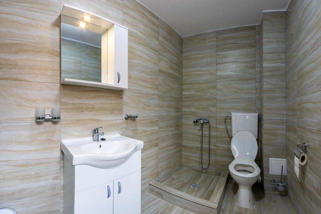 Pensiunea D & Ylan Hotel Novaci-Straini Ngoại thất bức ảnh