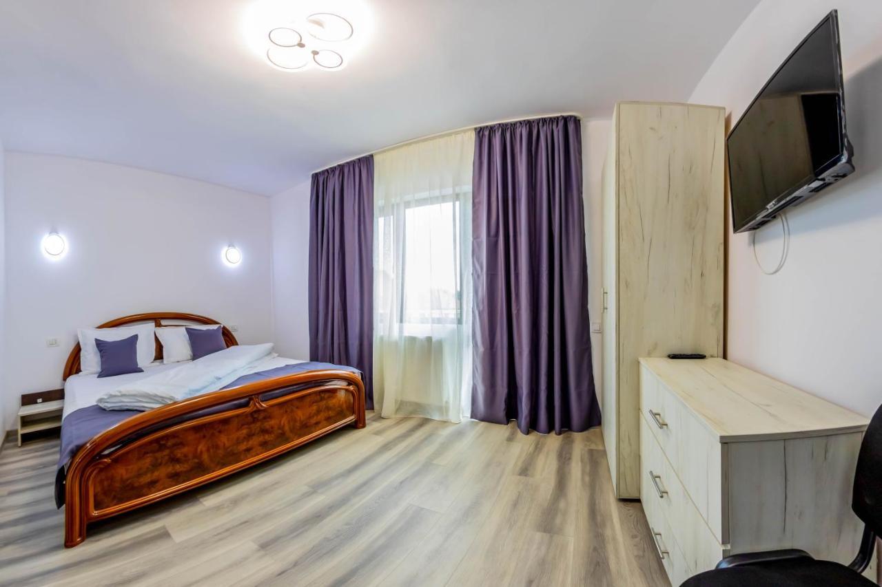 Pensiunea D & Ylan Hotel Novaci-Straini Ngoại thất bức ảnh