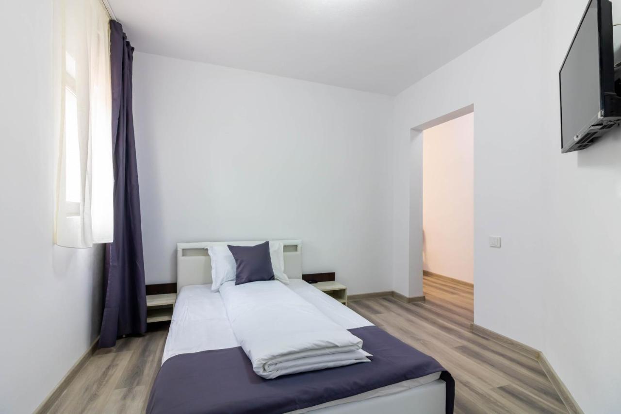 Pensiunea D & Ylan Hotel Novaci-Straini Ngoại thất bức ảnh