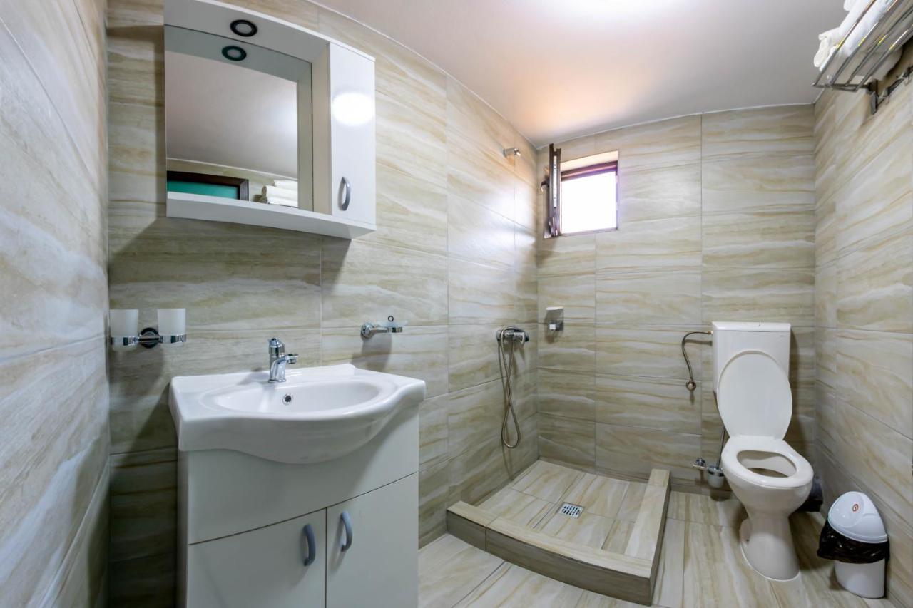 Pensiunea D & Ylan Hotel Novaci-Straini Ngoại thất bức ảnh