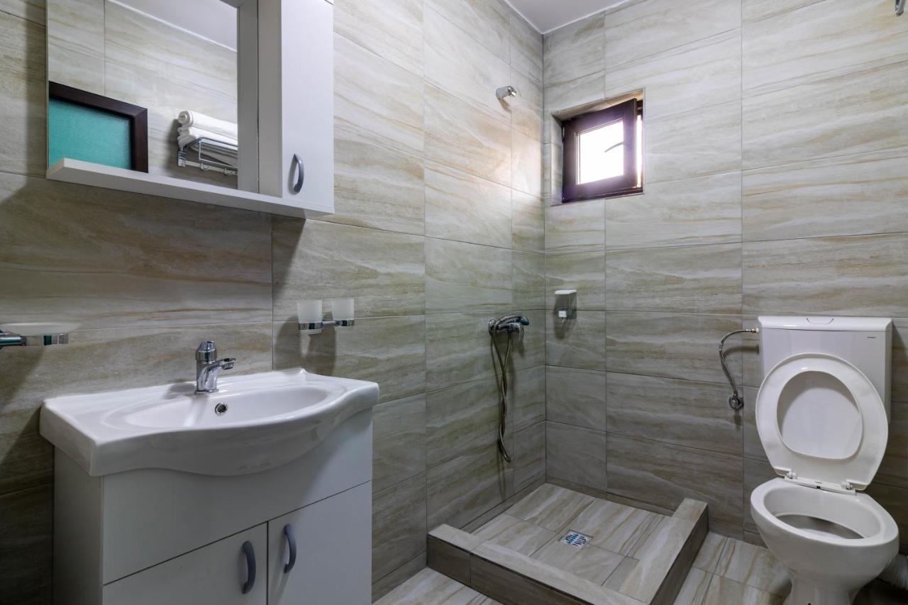 Pensiunea D & Ylan Hotel Novaci-Straini Ngoại thất bức ảnh